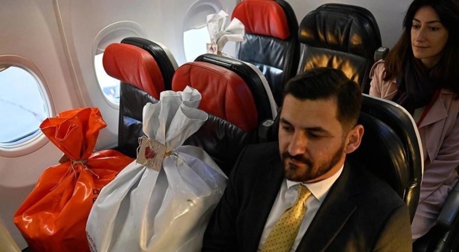 İspanya'dan oy pusulaları diplomatik kuryelerle Türkiye'ye getirildi