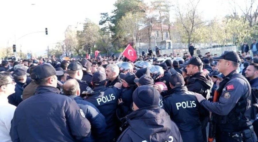 İmamoğlu'nun mitingine taşlı saldırıda 15 kişiye gözaltı