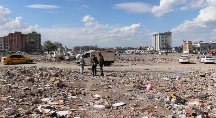 Malatya'da enkaz kaldırma işlemleri sürüyor