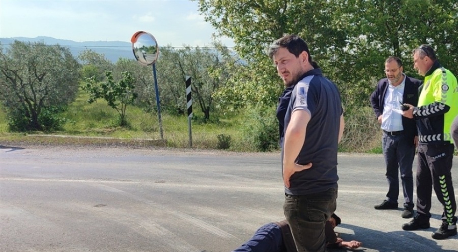 Bursa'da kaza: Motosiklet otomobile çarptı!