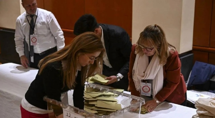 Yurt dışında sandıklar kapanıyor