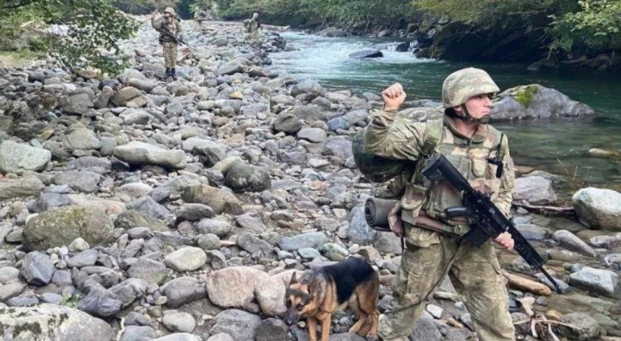 MSB: Sınırda 2'si FETÖ'cü 3 kişi yakalandı