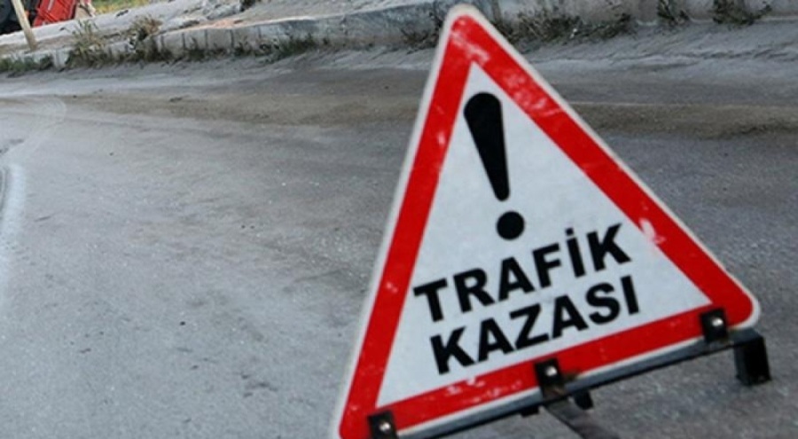 Afyonkarahisar'da iki otomobil birbirine girdi: 10 yaralı