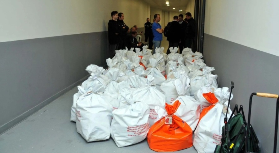 Yurt dışında kullanılan oylar  diplomatik kuryelerle İstanbul Havalimanı'na getirildi