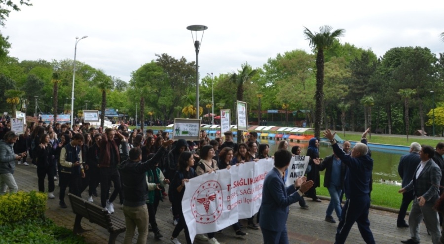 Bursa İl Sağlık Müdürlüğü yürüyüş düzenledi
