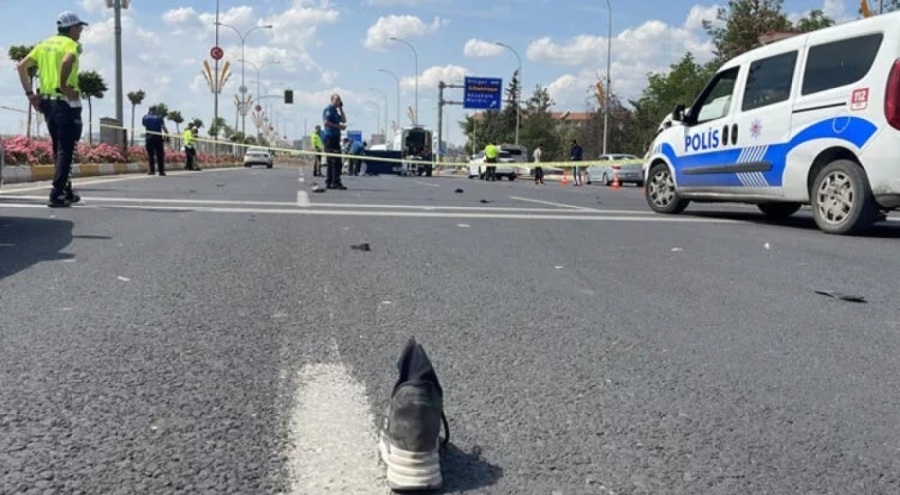 Otomobilin çarptığı anne yaşamını yitirdi, 7 yaşındaki oğlu yaralı