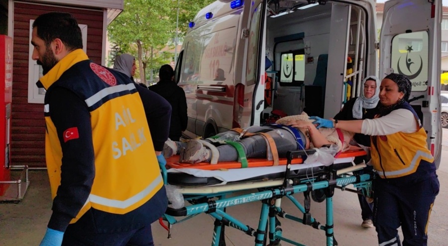Bursa'da otomobille motosiklet çarpıştı: 3 yaralı