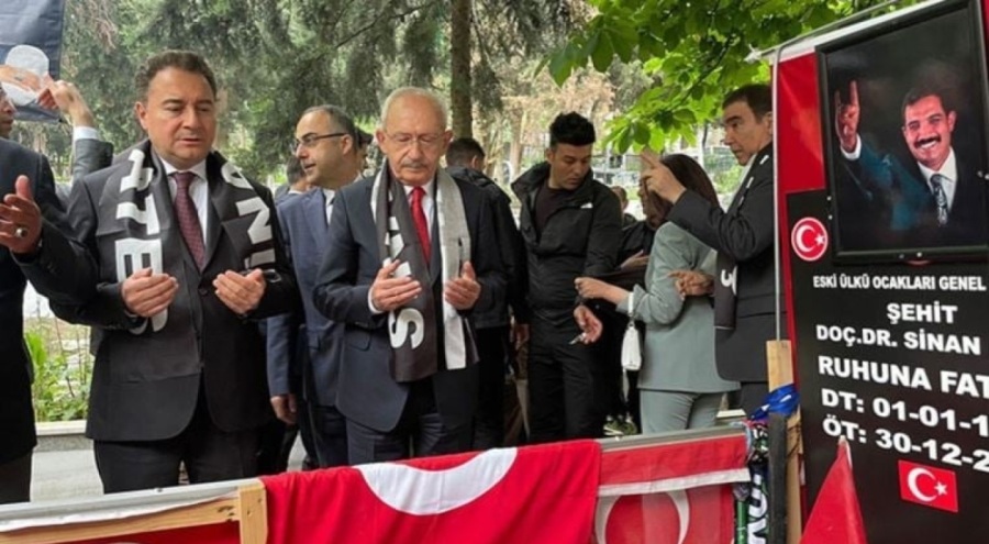 Kılıçdaroğlu ve Babacan'dan Bursa mitingi öncesi  Sinan Ateş'in mezarına ziyaret