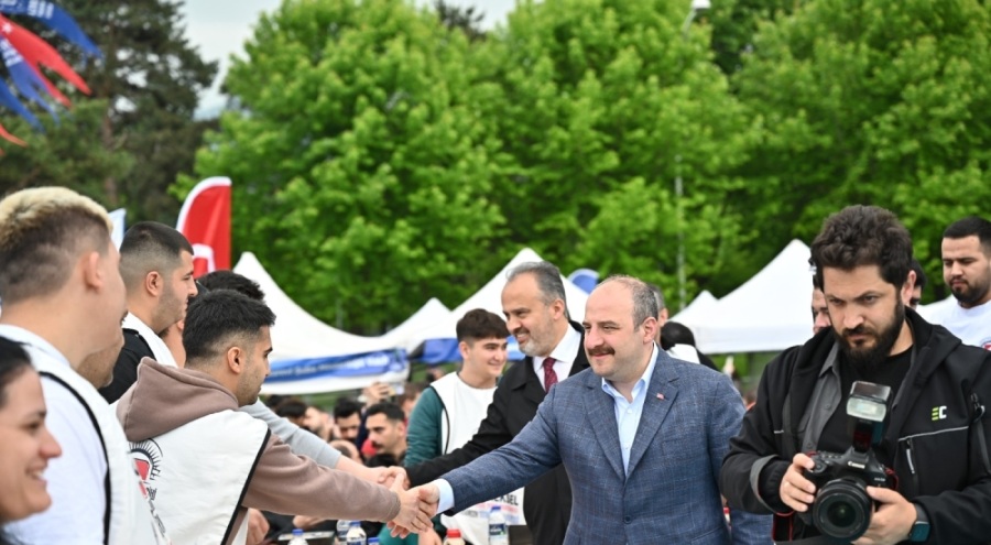 Bursa'da 7 dakikada 7 pide yedi