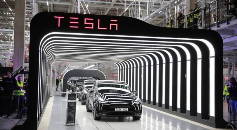 Tesla, 1 milyondan fazla aracını toplatıyor