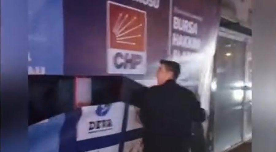 Bursa'da Millet İttifakı'nın afişlerini yırttı