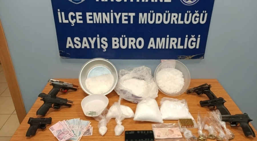 İstanbul'da uyuşturucu satan iki şüpheli yakalandı