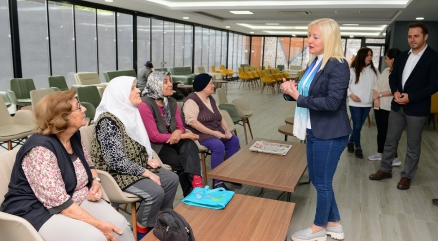 Bursa Nilüfer'in huzurevlerindeki anneleri ziyaret edildi