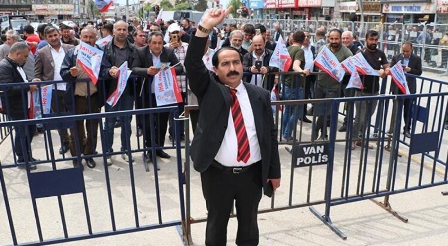 Van'da bağımsız vekil adayının mitingine 100 kişi katılım gösterdi