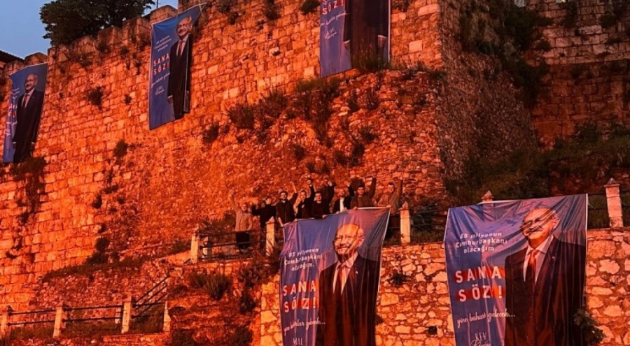 Bursa'da Kemal Kılıçdaroğlu afişi asan 5 kişi gözaltına alındı