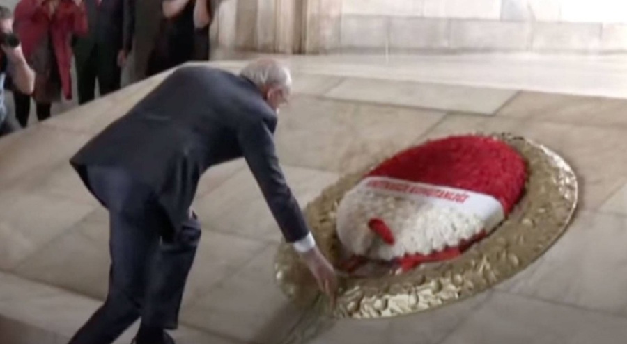 Kemal Kılıçdaroğlu Anıtkabir'de: Cesaret eden kazanır, biz Ata'mızdan öyle öğrendik