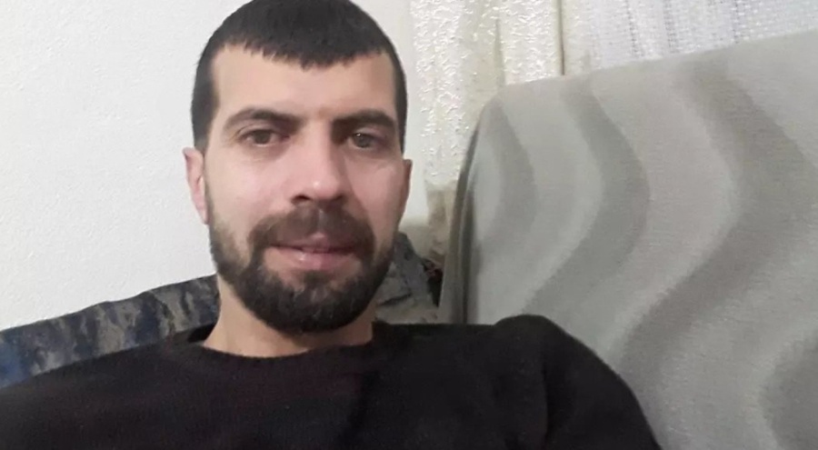 Çocuk tacizcisini su içtiği bardak yakalattı!