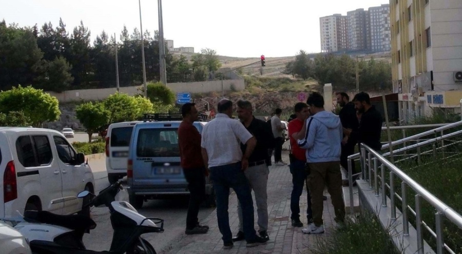 İnşaat müteahhidi, evinde bıçakla öldürülmüş halde bulundu