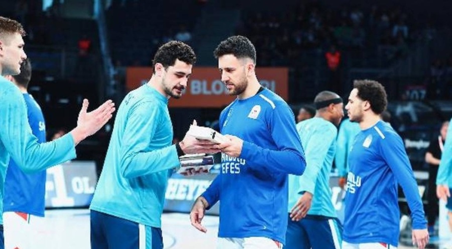 Anadolu Efes'ten depremzedeler için binlerce kitap