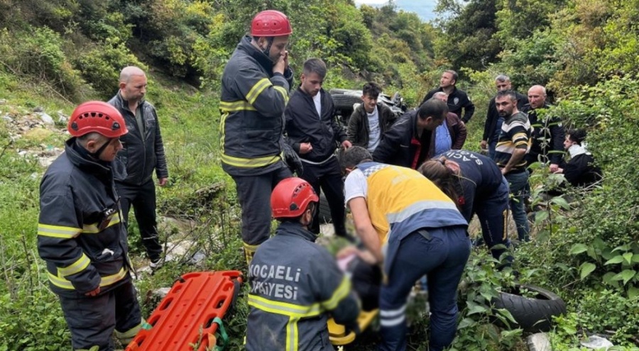 Feci kaza: Otomobil, 150 metrelik uçuruma yuvarlandı