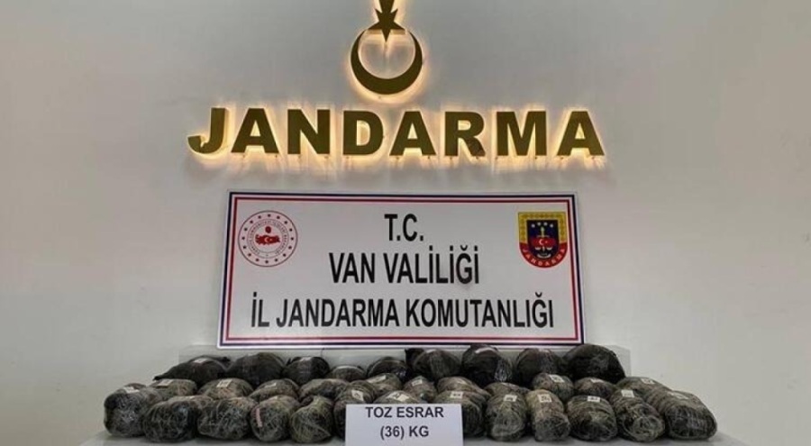 Van'da, kayalıkların arasında 36 kilogram esrar bulundu
