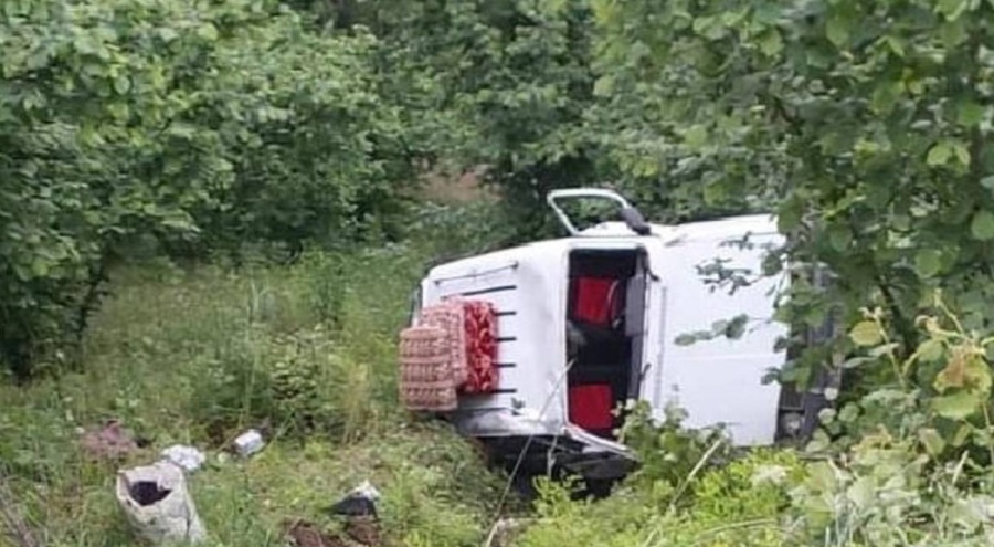 Sakarya'da cip uçuruma yuvarlandı: 3'ü çocuk 7 yaralı
