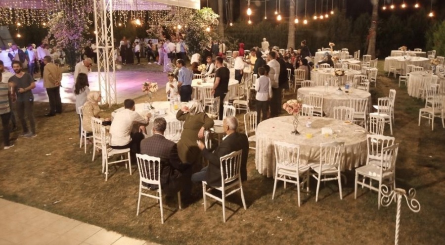 Adana'da kardeşinin düğününde silahlı saldırıya uğradı!