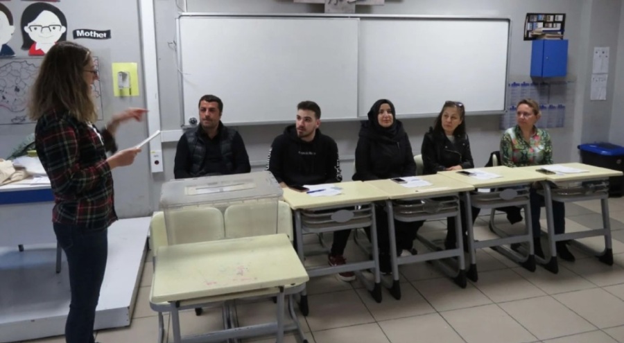 Sandık yetkilileri yemini ederek göreve başladılar