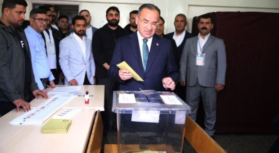 Adalet Bakanı Bozdağ, Şanlıurfa'da oyunu kullandı