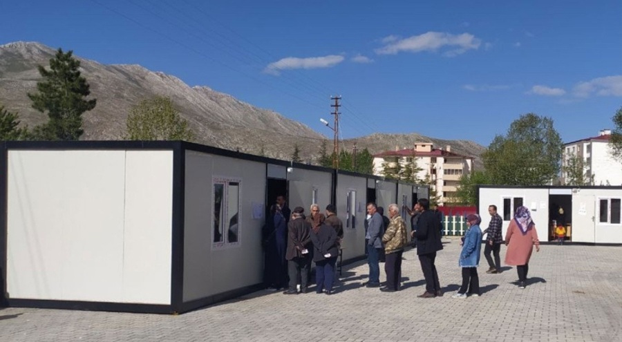 Deprem bölgesinde seçim