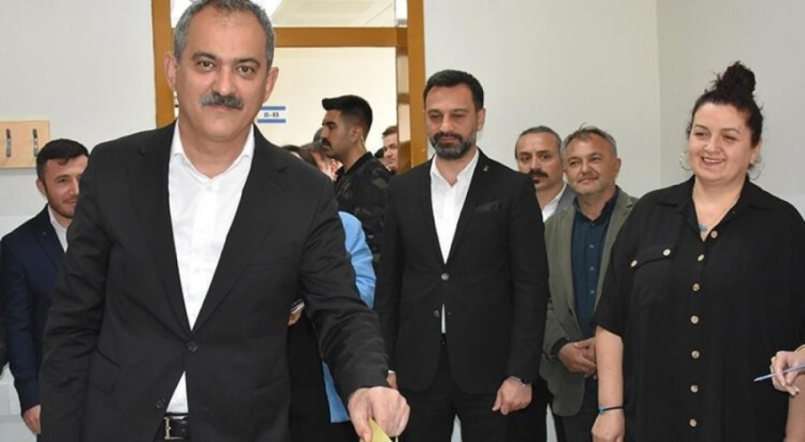 Bakan Özer, Ordu'da oyunu kullandı