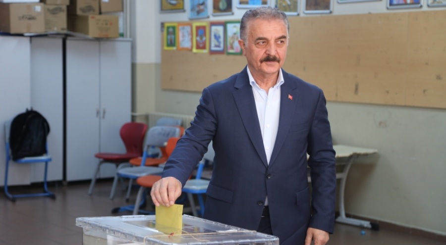 MHP Genel Sekreteri Büyükataman Bursa'da oy kullandı