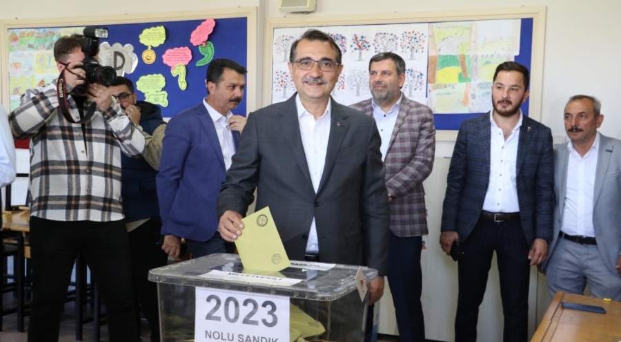 Bakan Dönmez, oyunu 2023 numaralı sandıkta kullandı