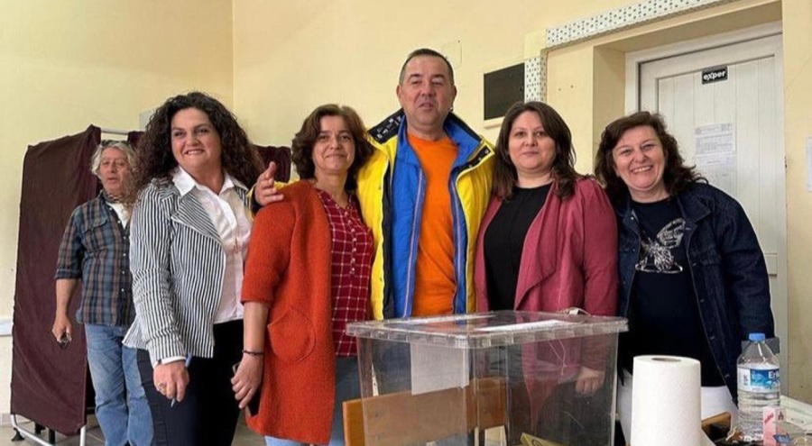 Ata Demirer, Bozcaada'da oy kullandı