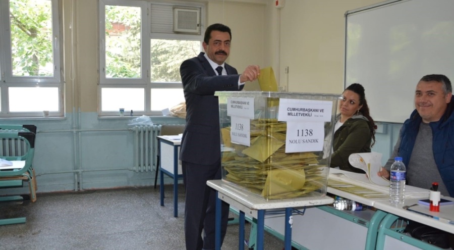 MHP Bursa Milletvekili Adayı Zırhlıoğlu oy verdi