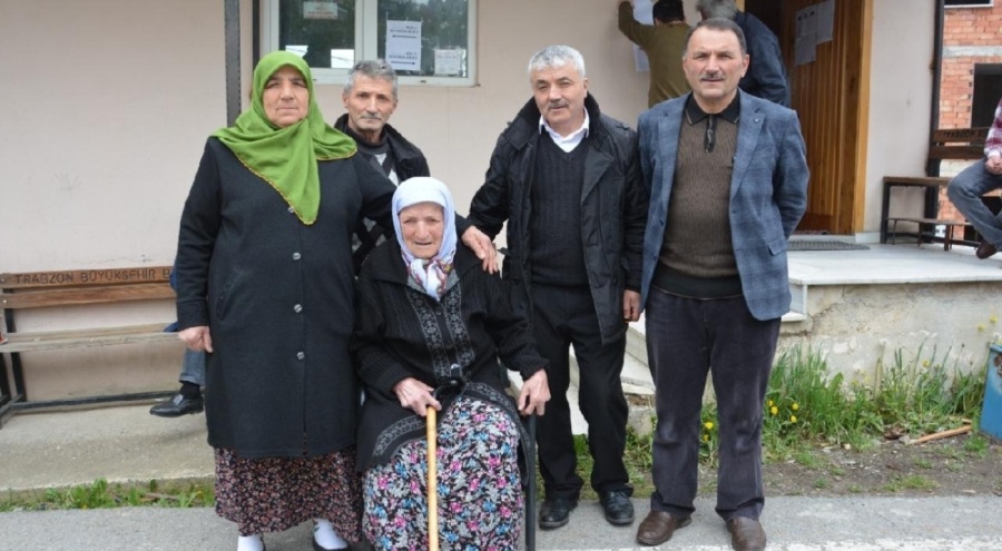 101 yaşındaki Fatma Kıran oy kullandı