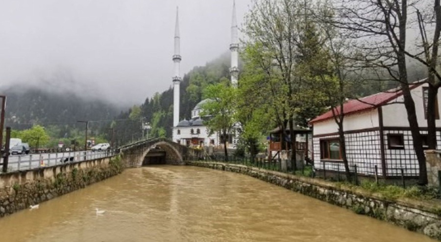 Trabzon'da Uzungöl çamurgöl oldu