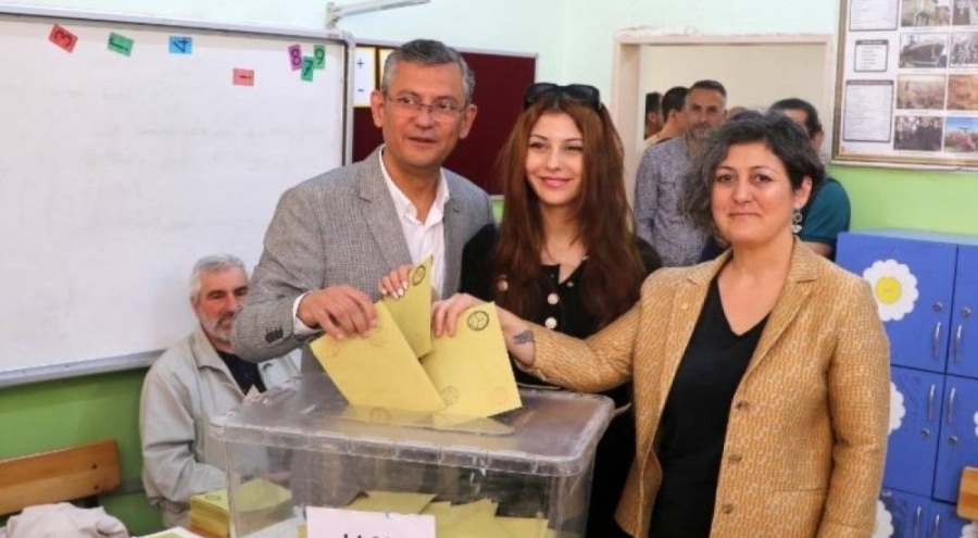 CHP Grup Başkanvekili Özel, oyunu kullandı: Rekor katılım bekliyoruz