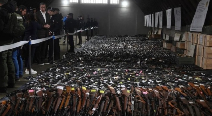 Sırbistan'da ruhsatsız silahlar güvenlik güçlerine teslim edildi