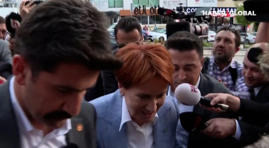 Akşener, parti genel merkezine geldi