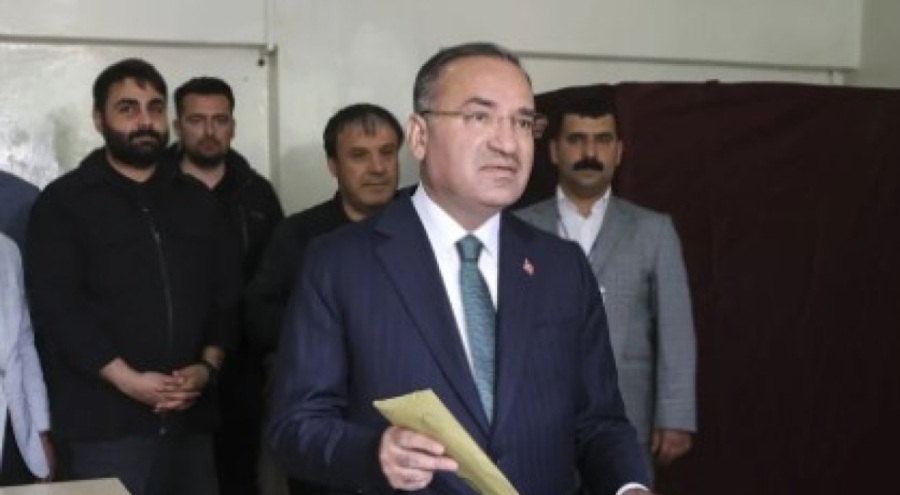 Bozdağ'ın oy kullandığı sandıktan Erdoğan'a 192 oy çıktı