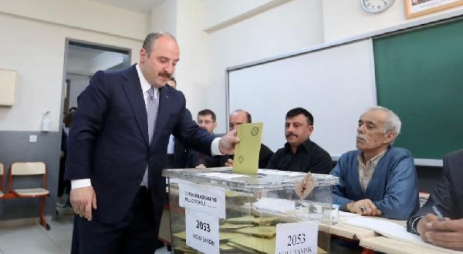 Bakan Varank'ın sandığından Erdoğan çıktı