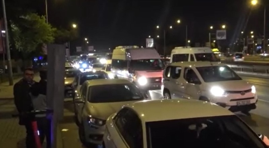 Bursa'da  kilometrelerce oy kuyruğu