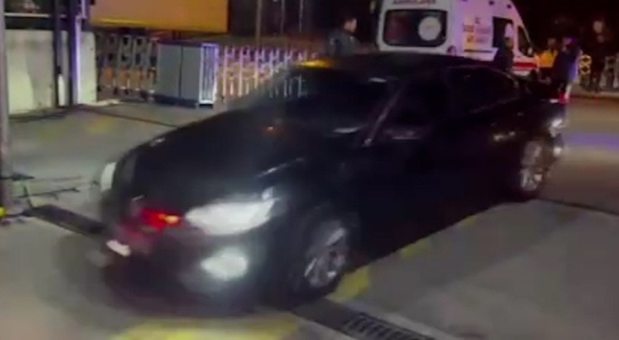 Akşener, CHP Genel Merkez binasına geldi