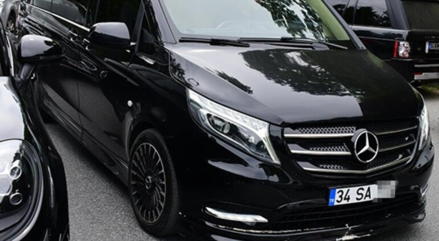 Hande Erçel park yeri bulamayınca Hakan Sabancı'nın VIP aracıyla geldi!