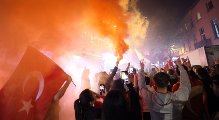 Bakü ve Brüksel'de seçim heyecanı sokaklara yansıdı