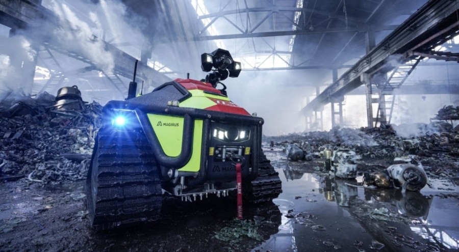 Ukrayna'da depo yangınına robot müdahalesi