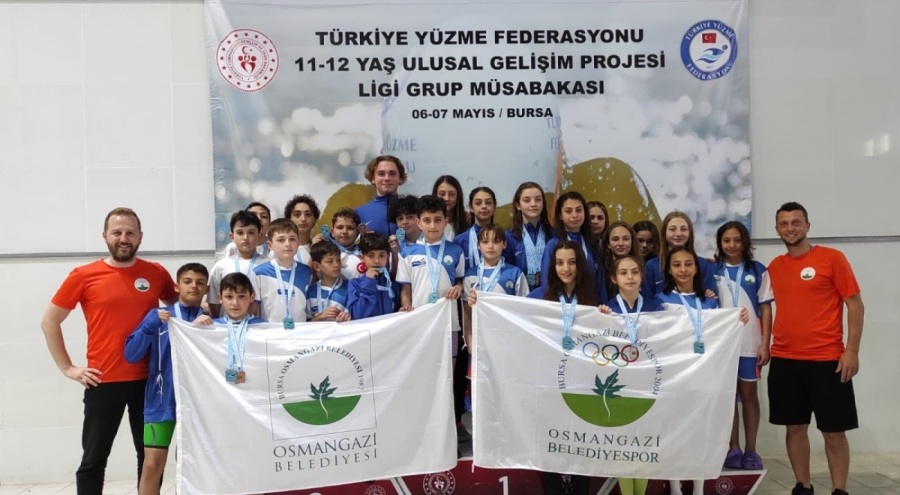 Bursa Osmangazi Belediyespor Yüzme Takımı sporcuları Bursa'ya damga vurdu