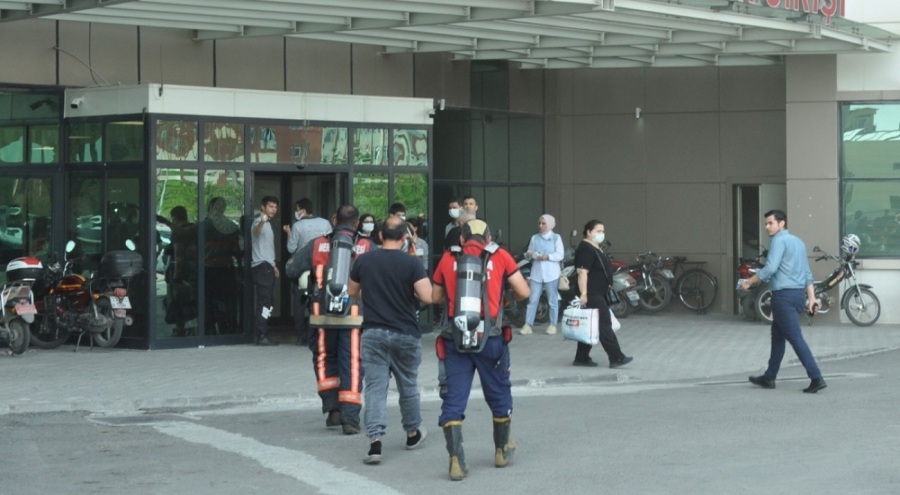 Mersin'de hastanenin bodrum katında yangın