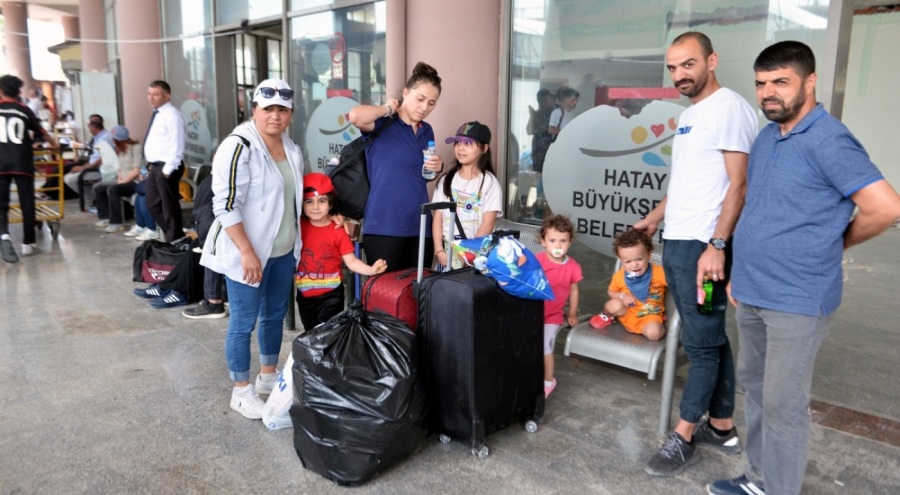 Oylarını kullanan Hataylılar, kentten ayrılıyor